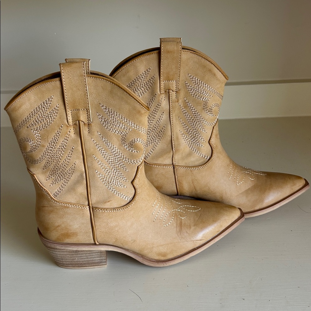 Women's Tan Western Ankle Boots - Stylish Pointed Toe - Picture 5 of 8